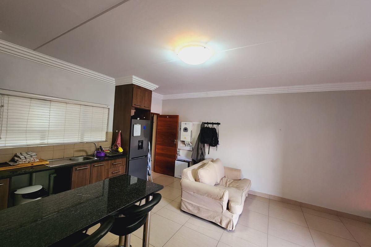 Apartment walking distance from the NWU! - Photo 3