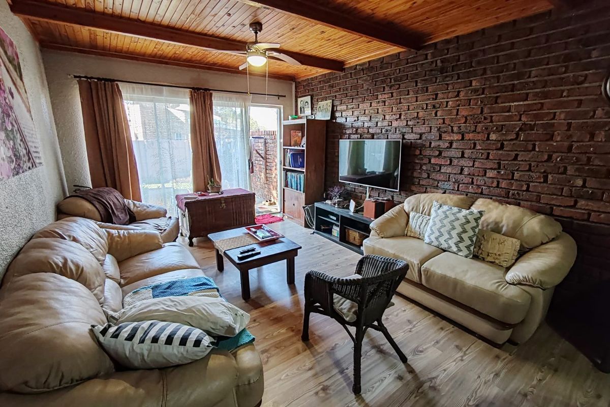Spacious Townhouse in Kannoniers Park! - Photo 3