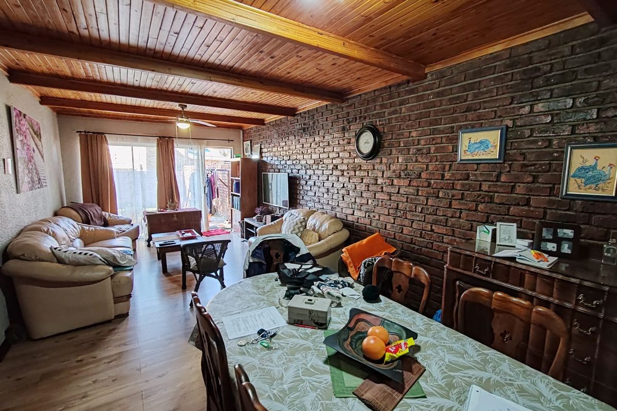 Spacious Townhouse in Kannoniers Park! - Photo 5