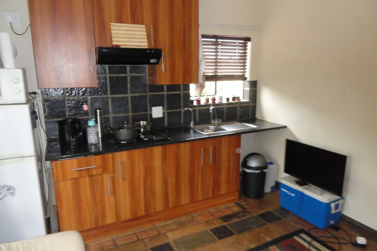 Spacious One-Bedroom Apartment– Potchefstroom – For Sale - Photo 3