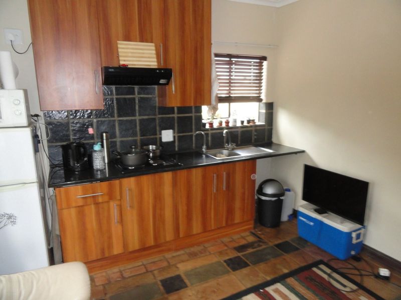 Spacious One-Bedroom Apartment– Potchefstroom – For Sale - Photo 3