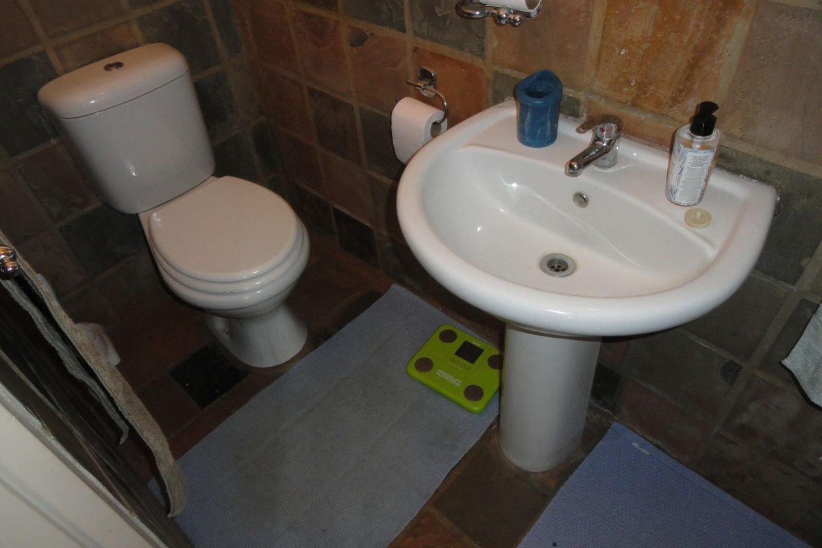 Spacious One-Bedroom Apartment– Potchefstroom – For Sale - Photo 5