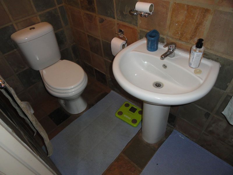 Spacious One-Bedroom Apartment– Potchefstroom – For Sale - Photo 5