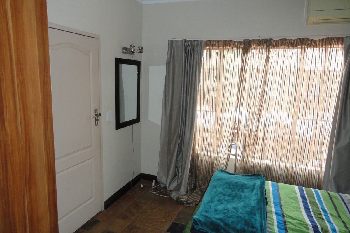 Spacious One-Bedroom Apartment– Potchefstroom – For Sale - Photo 4