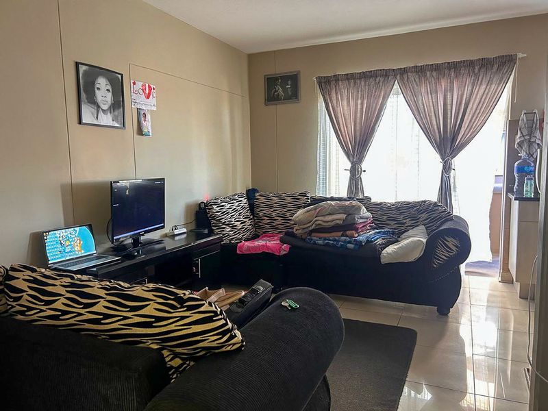 Generously sized apartment - Photo 3