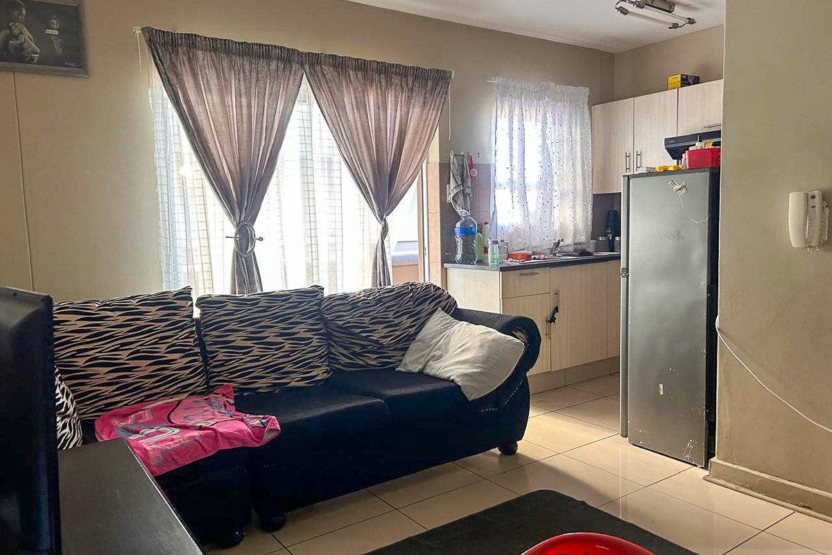 Generously sized apartment - Photo 2