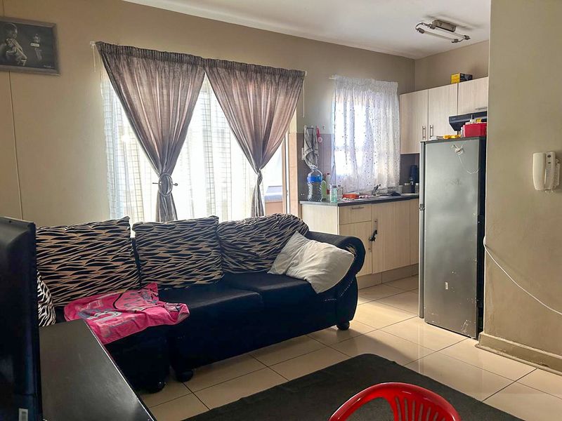 Generously sized apartment - Photo 2