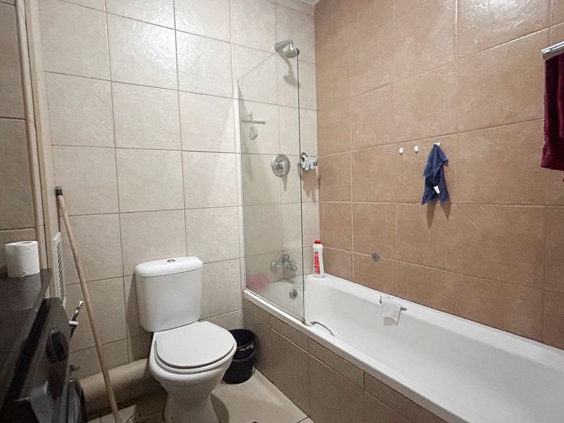 Generously sized apartment - Photo 7