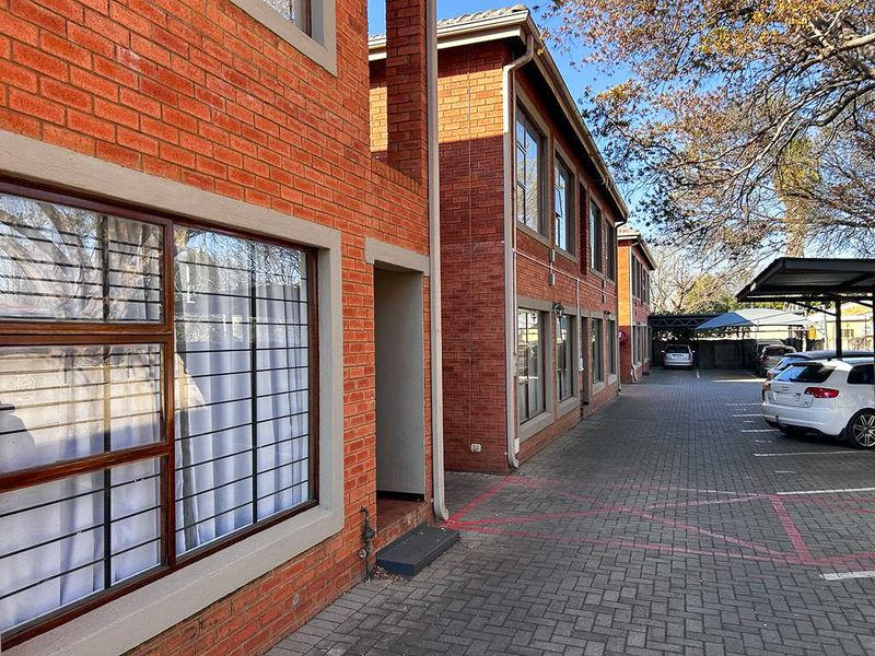 Spacious and private apartment - Photo 9