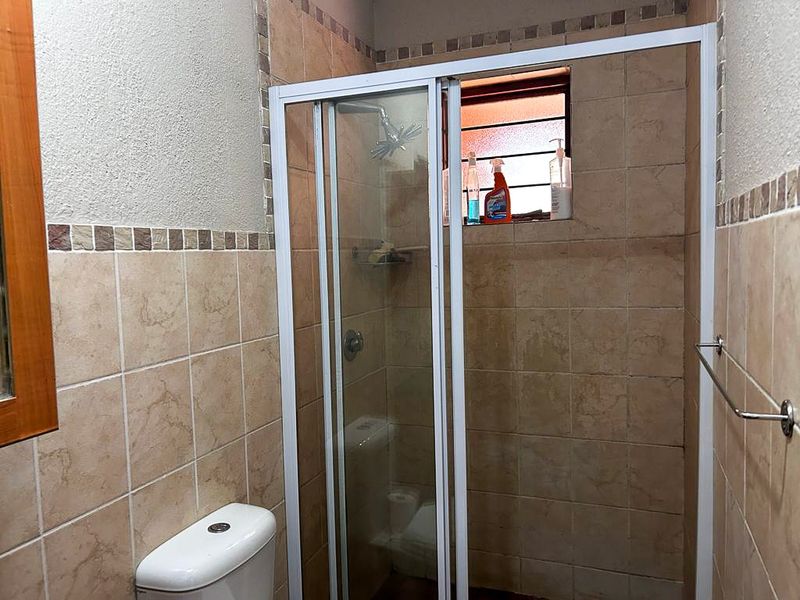 Spacious and private apartment - Photo 8