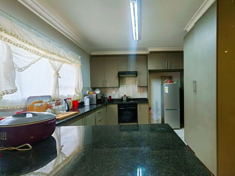 Low Maintenance Townhouse in Baillie Park! - Photo 6