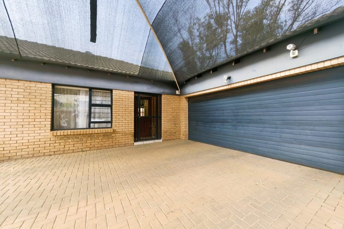 Low Maintenance Townhouse in Baillie Park! - Photo 2