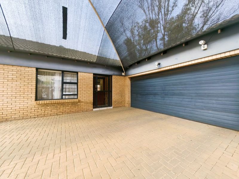 Low Maintenance Townhouse in Baillie Park! - Photo 2