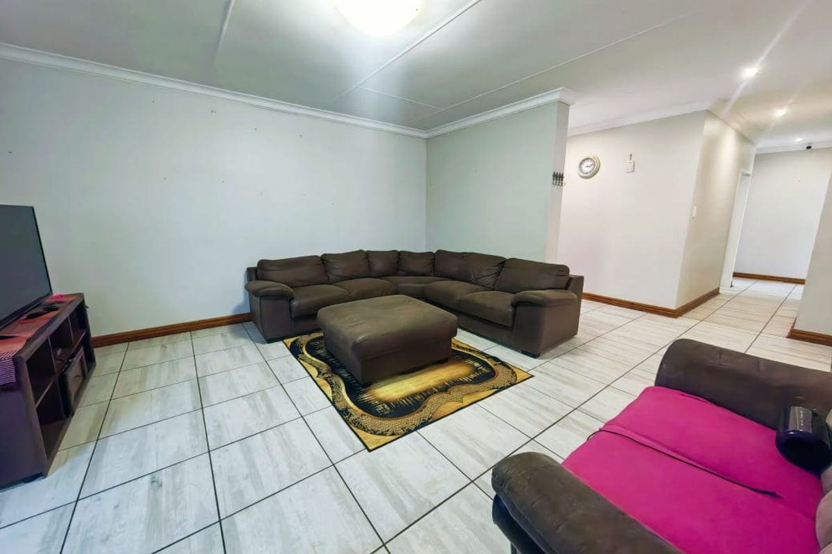 Low Maintenance Townhouse in Baillie Park! - Photo 4