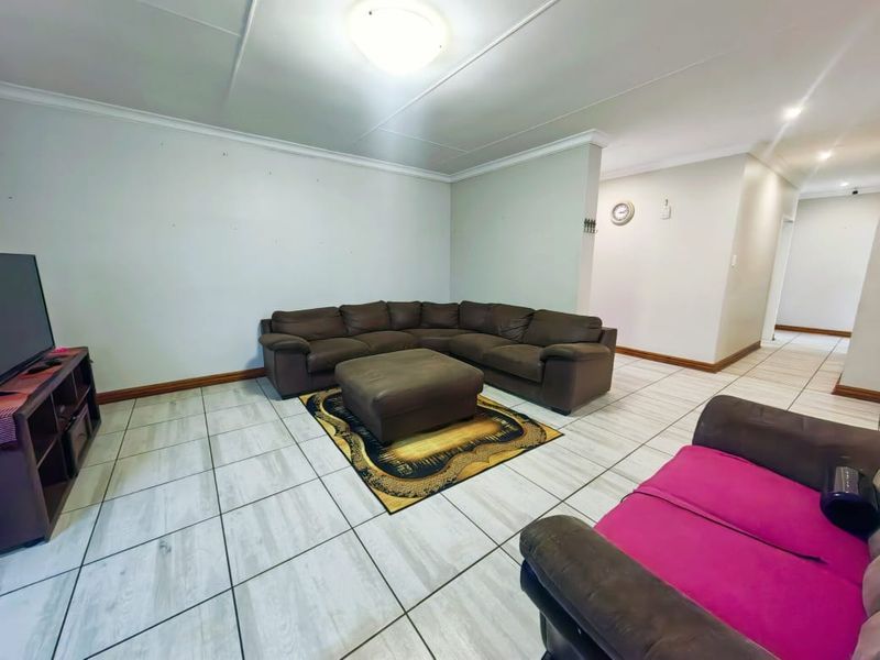 Low Maintenance Townhouse in Baillie Park! - Photo 4