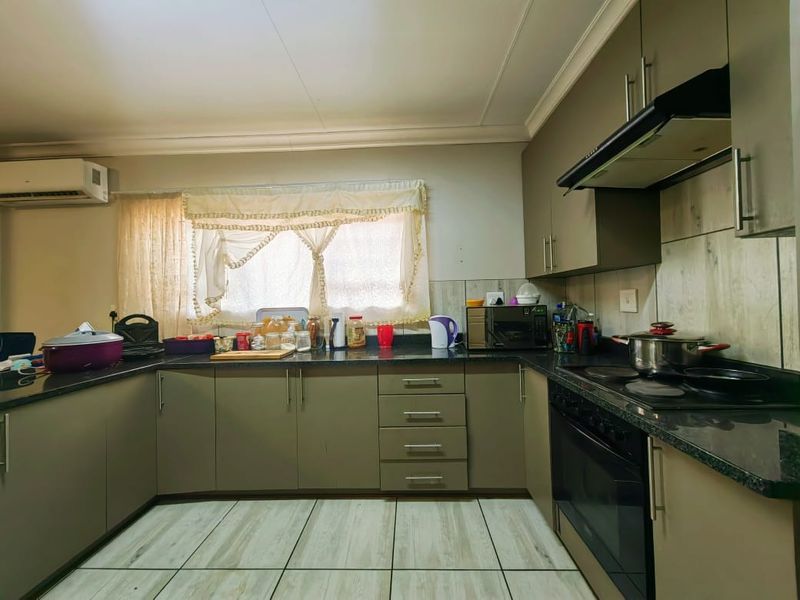 Low Maintenance Townhouse in Baillie Park! - Photo 5