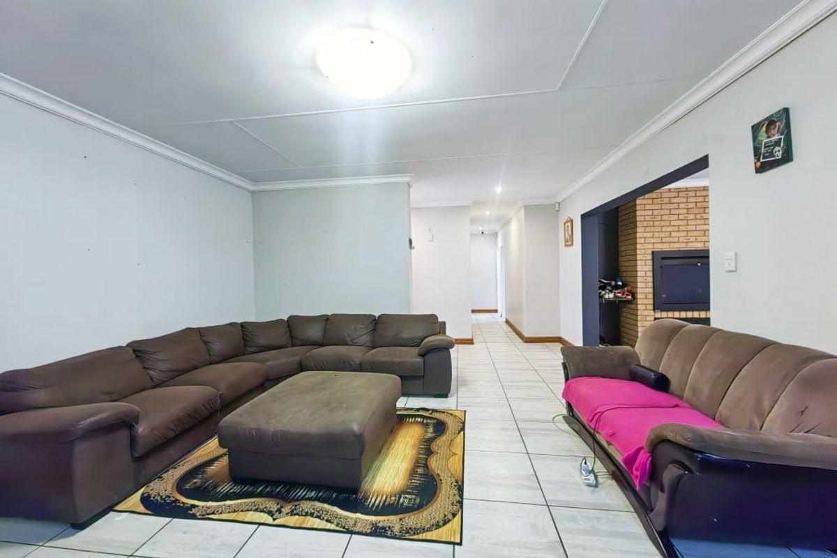 Low Maintenance Townhouse in Baillie Park! - Photo 3