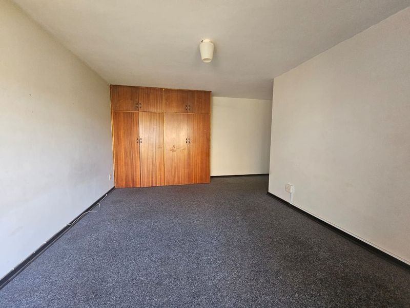 Spacious Apartment in Baillie Park! - Photo 8
