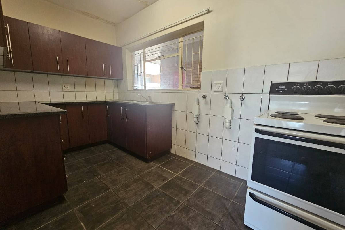 Spacious Apartment in Baillie Park! - Photo 5