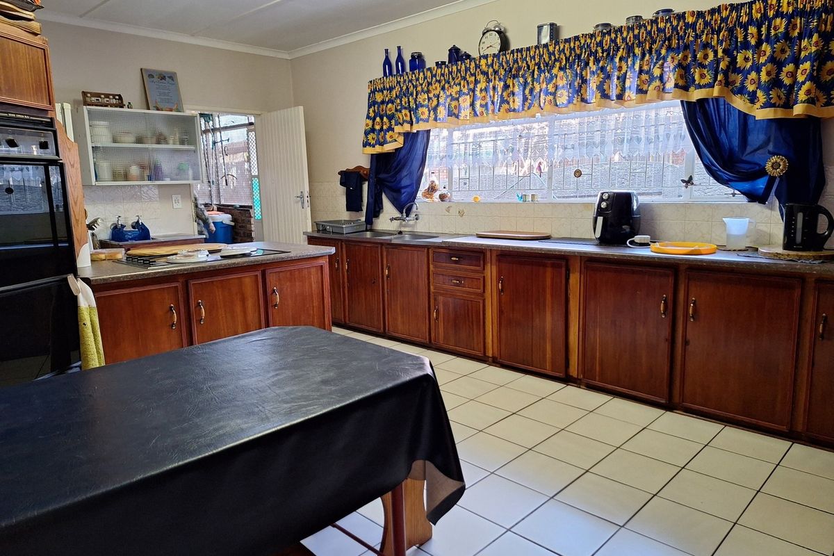 Family Home with endless potential!!! - Photo 2