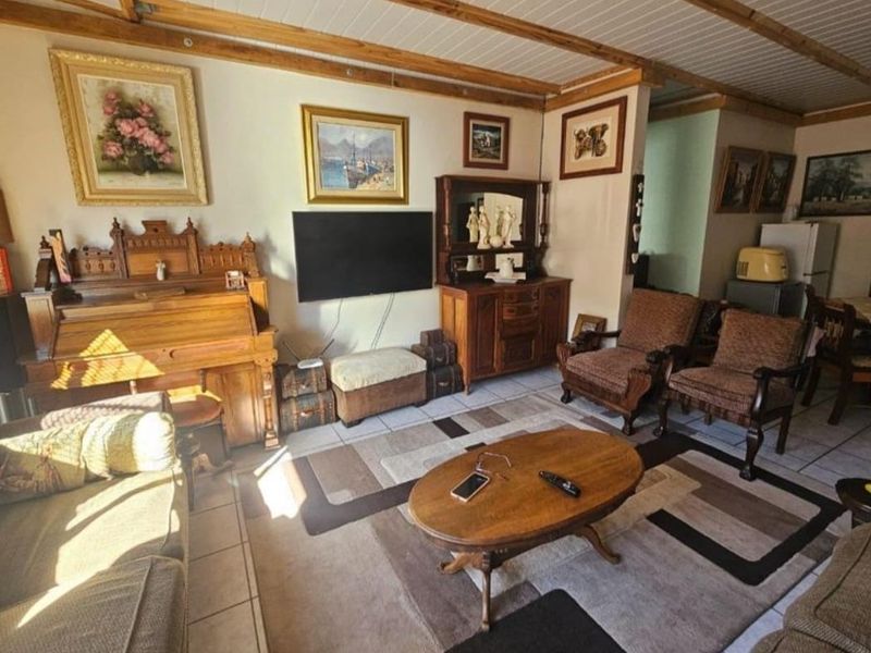 Grimbeeck Beauty! - Photo 2