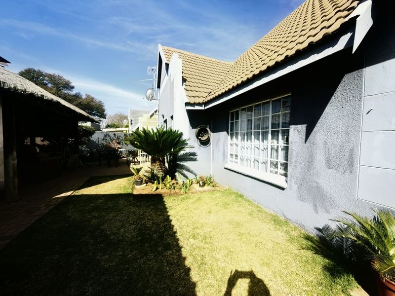 Grimbeeck Beauty! - Photo 10