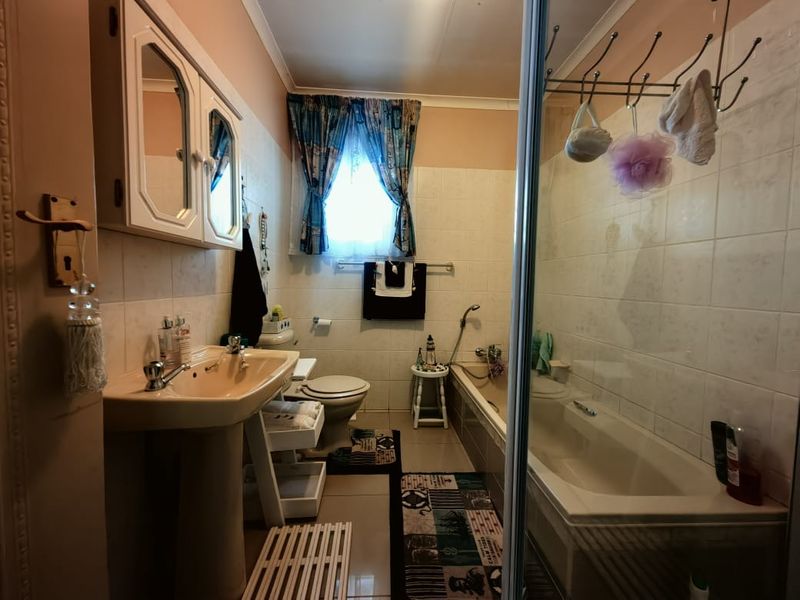 Grimbeeck Beauty! - Photo 8