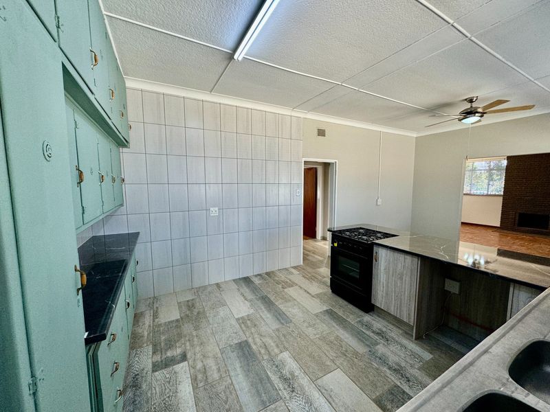 DUAL MANDATE: FAMILY HOME - Photo 3