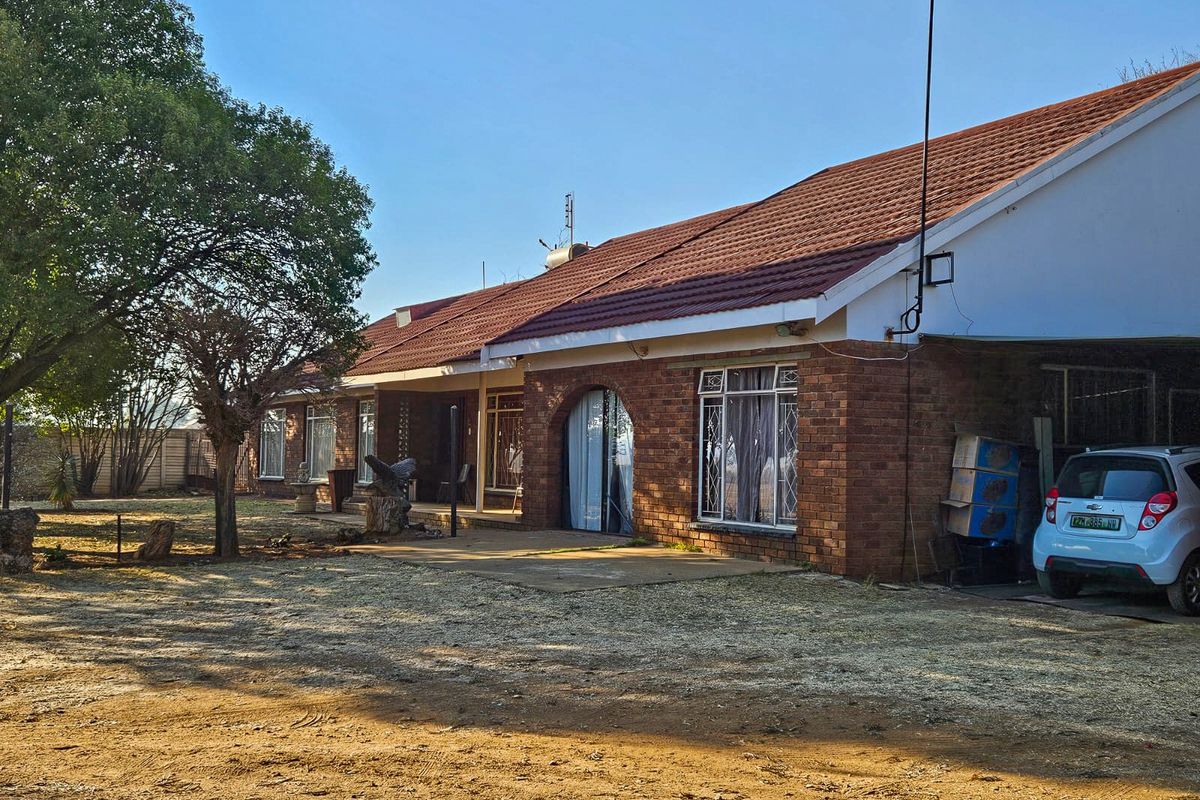 Charming smallholding - Photo 2