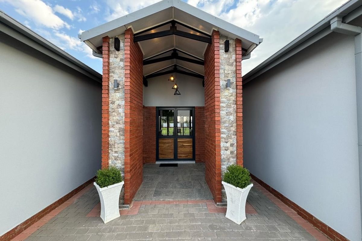 Spectacular Home in Ailanto Country Estate! - Photo 2