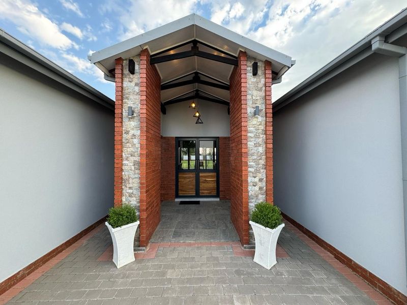 Spectacular Home in Ailanto Country Estate! - Photo 2