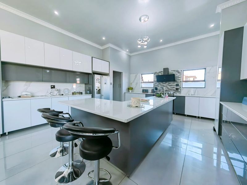 Spectacular Home in Ailanto Country Estate! - Photo 9