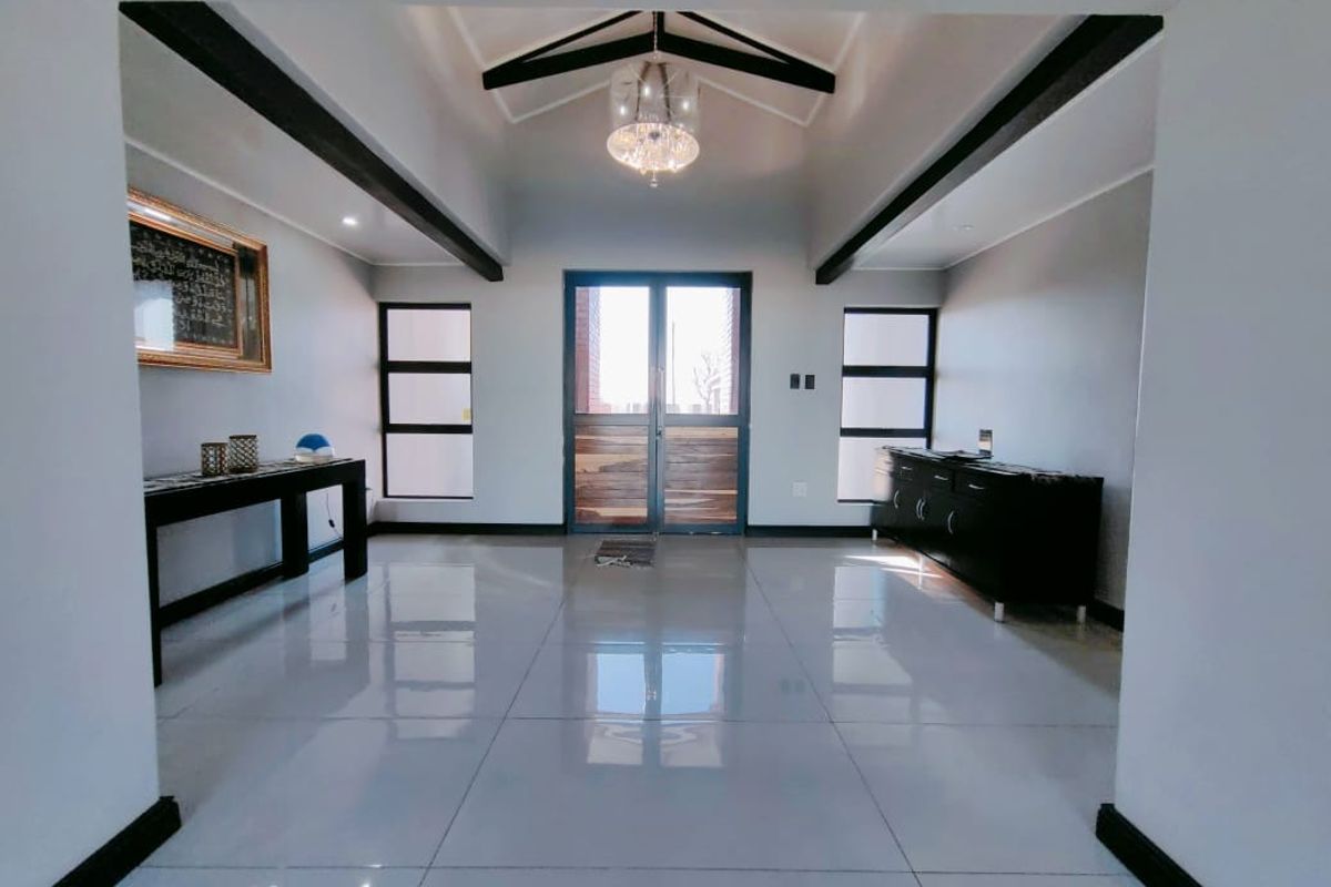 Spectacular Home in Ailanto Country Estate! - Photo 3