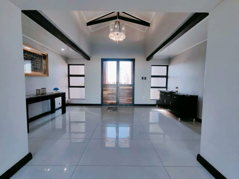 Spectacular Home in Ailanto Country Estate! - Photo 3