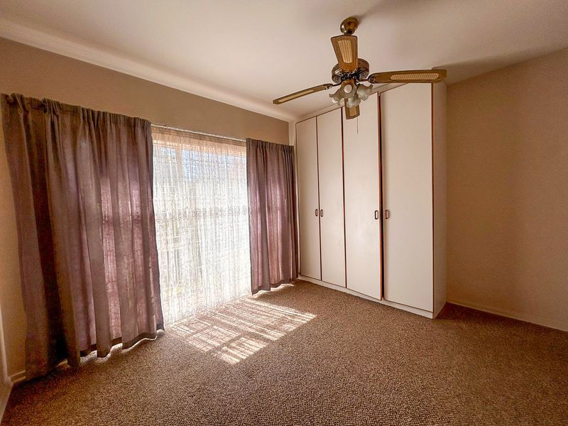 Charming and Spacious Centrally Located Apartment for Sale - Photo 7