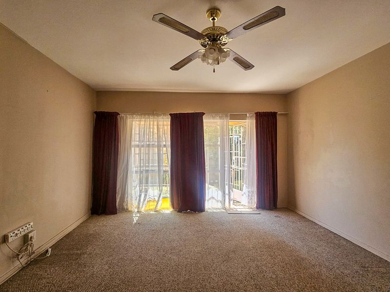Charming and Spacious Centrally Located Apartment for Sale - Photo 3