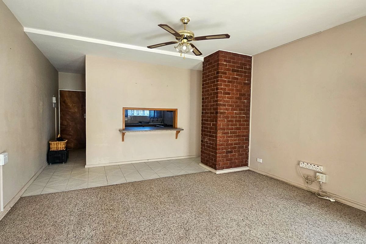 Charming and Spacious Centrally Located Apartment for Sale - Photo 2