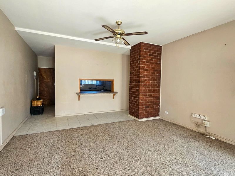 Charming and Spacious Centrally Located Apartment for Sale - Photo 2
