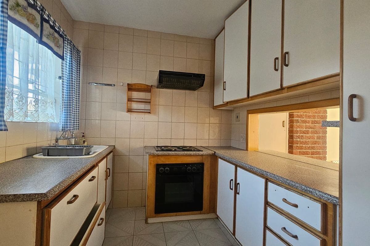 Charming and Spacious Centrally Located Apartment for Sale - Photo 4