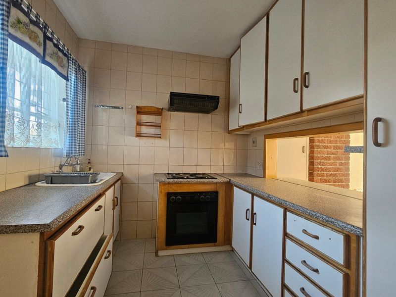 Charming and Spacious Centrally Located Apartment for Sale - Photo 4