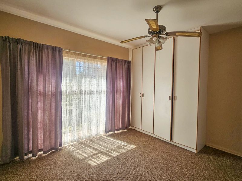 Charming and Spacious Centrally Located Apartment for Sale - Photo 6