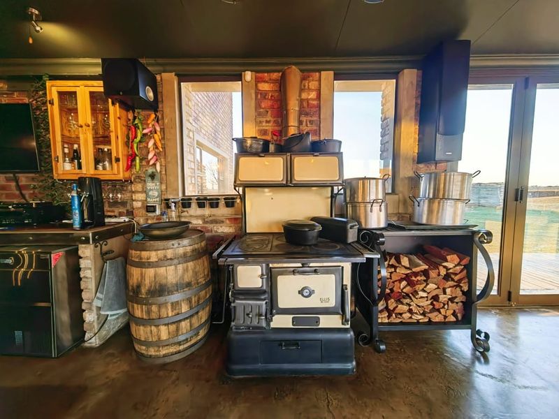 Luxurious Ailanto Country Estate! - Photo 9