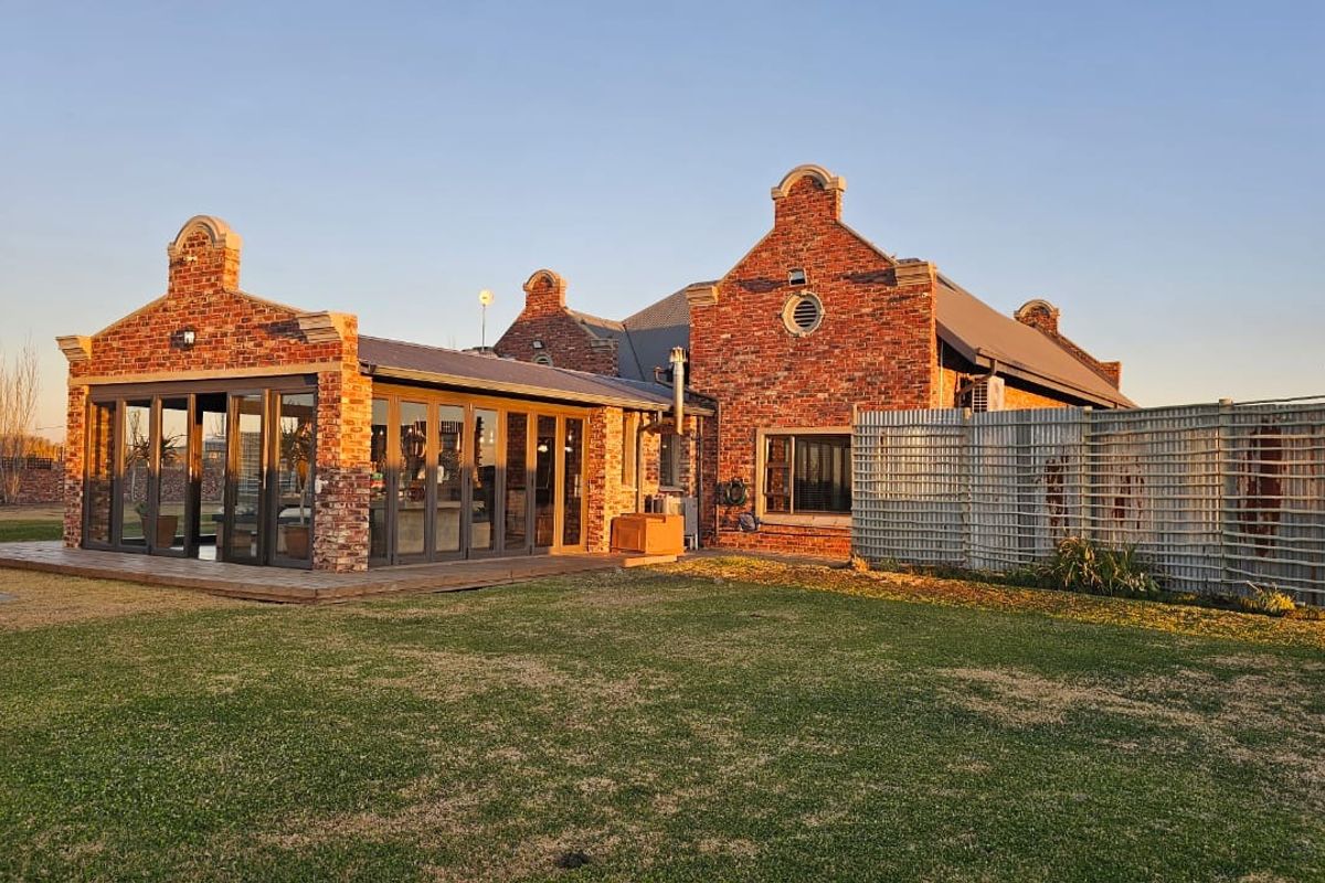 Luxurious Ailanto Country Estate! - Photo 2