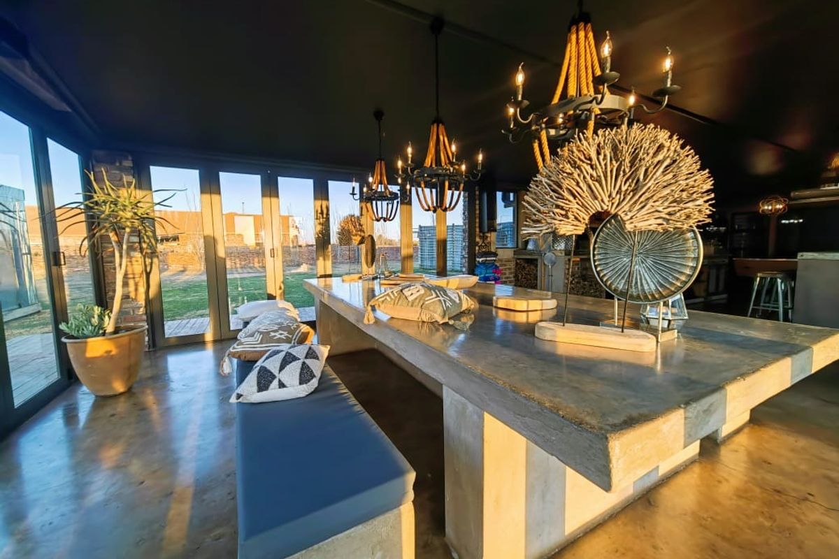 Luxurious Ailanto Country Estate! - Photo 4