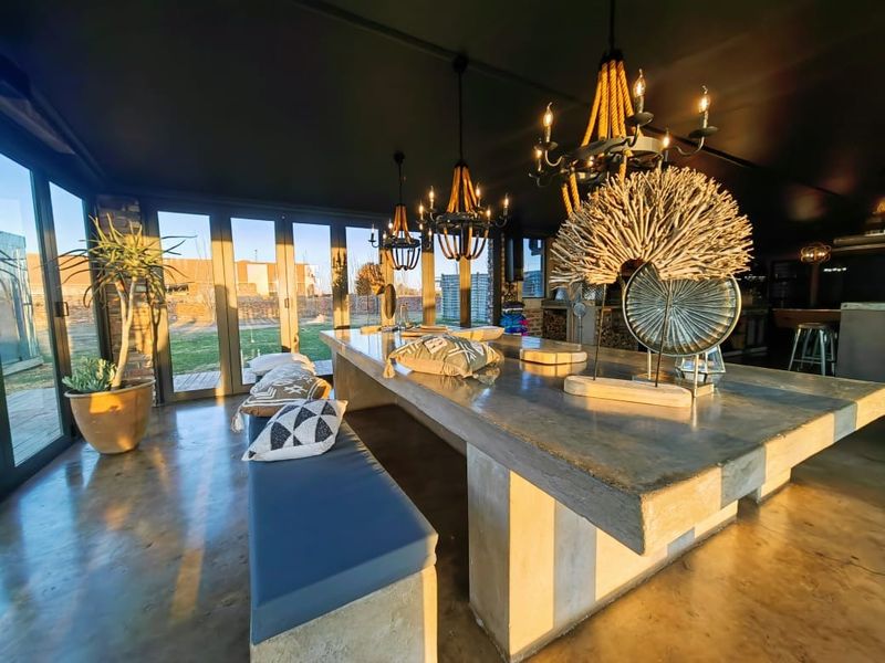 Luxurious Ailanto Country Estate! - Photo 4