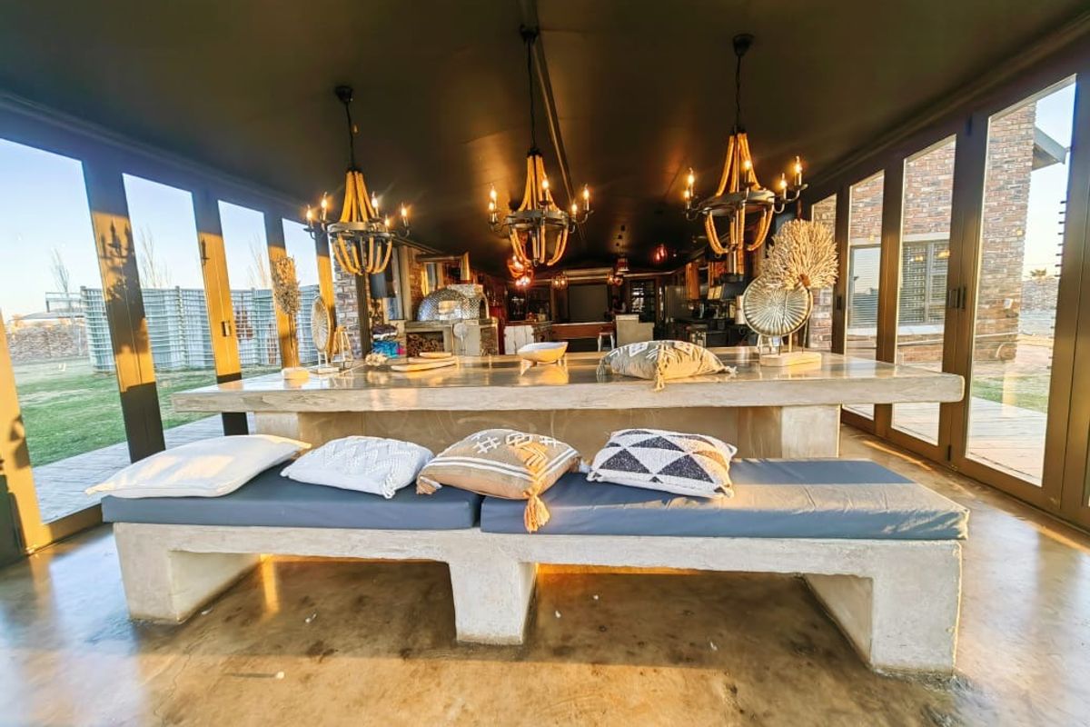 Luxurious Ailanto Country Estate! - Photo 3