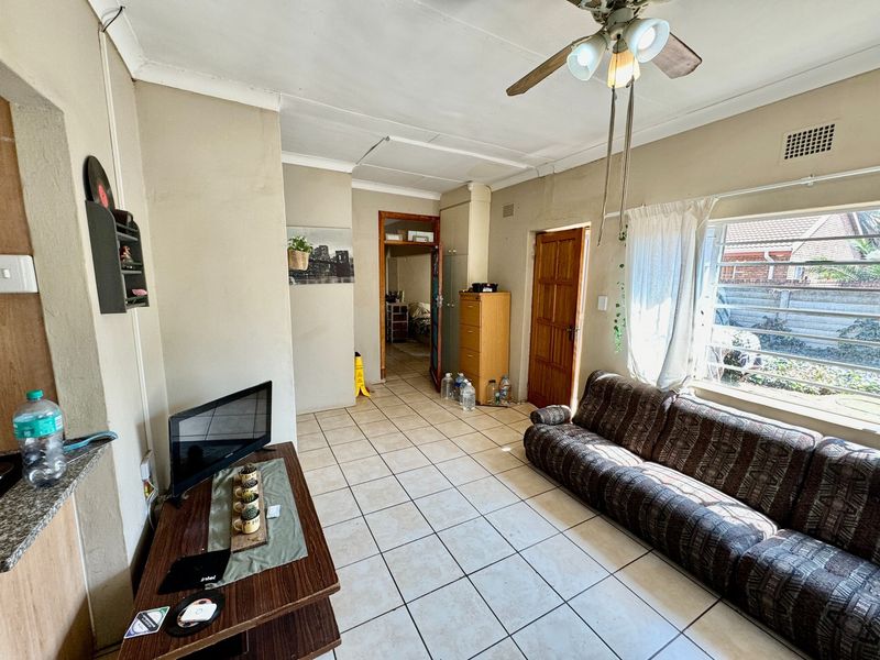 STUDENT HOUSE ON THE BULT CLOSE TO THE NORTH WEST UNIVERSITY - Photo 10