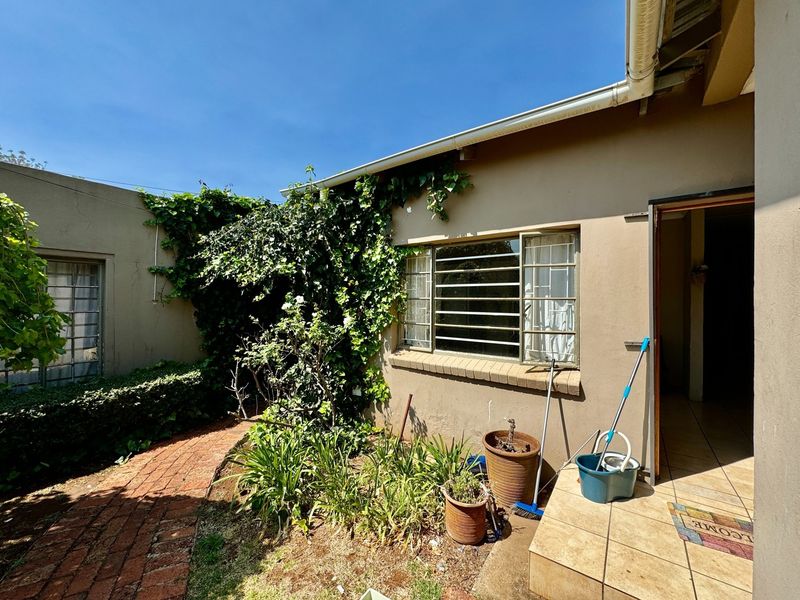 STUDENT HOUSE ON THE BULT CLOSE TO THE NORTH WEST UNIVERSITY - Photo 6