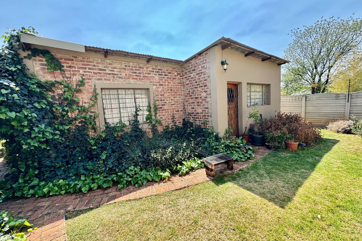 STUDENT HOUSE ON THE BULT CLOSE TO THE NORTH WEST UNIVERSITY - Photo 2