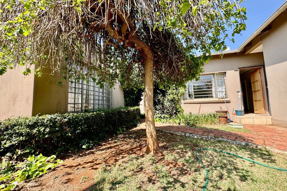 STUDENT HOUSE ON THE BULT CLOSE TO THE NORTH WEST UNIVERSITY - Photo 5